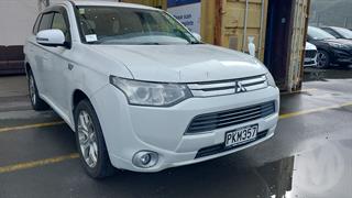 2014 Mitsubishi Outlander Phev Station Wagon Photo