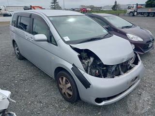2006 Toyota Isis Station Wagon Photo