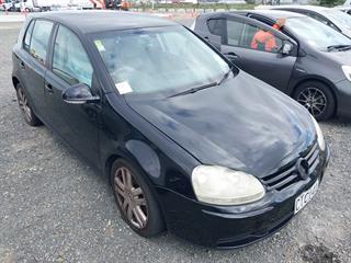 2005 Volkswagen Golf 2.0 TDI DSG Hatch Photo
