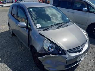 2004 Honda fit Hatch Photo