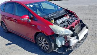 2013 Toyota Prius Alpha Hybrid Hatch Photo