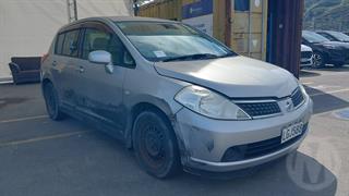 2004 Nissan Tiida Hatch Photo