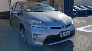 2015 Toyota Prius Hatch Photo