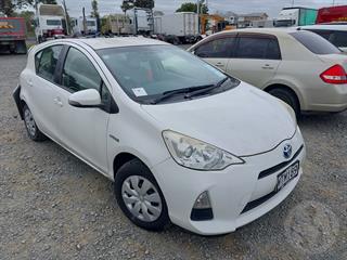2014 Toyota Aqua Hybrid Hatch Photo