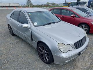 2001 Mercedes-Benz C 3.2 5spa 5DR SDN Sedan Photo