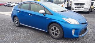 2014 Toyota Prius Hatch Photo