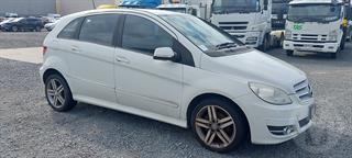 2011 Mercedes-Benz B180 Hatch Photo
