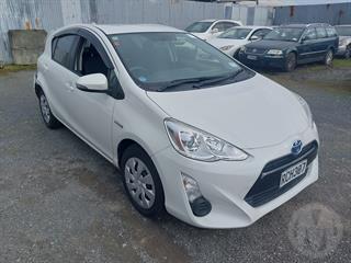 2015 Toyota Aqua Hatch Photo