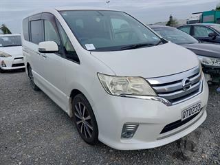 2012 Nissan Serena Station Wagon Photo