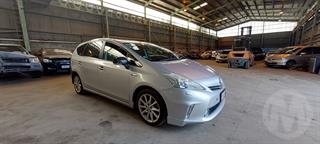 2013 Toyota Prius Alpha Hatch Photo