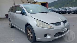 2003 Mitsubishi Chariot Grandis Station Wagon Photo