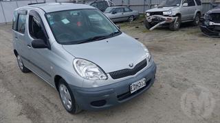 2003 Toyota Funcargo Station Wagon Photo