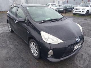 2013 Toyota Prius C L2 1.5 Hybrid Ecv Hatch Photo