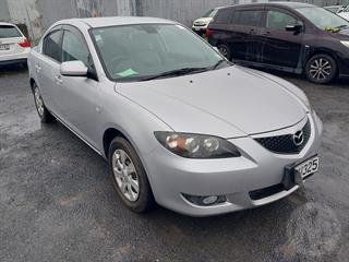 2004 Mazda Axela Hatch Photo