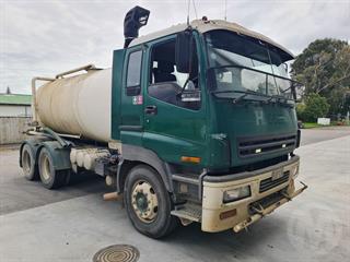 2004 Isuzu EXZ 400 Tanker (Water) GCM 50,000kg Photo