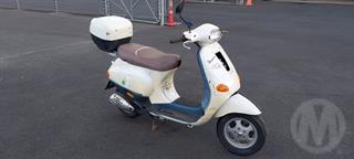 2003 Vespa ET2 Scooter Photo