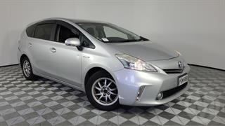 2012 Toyota Pruis 5D Station Wagon Photo