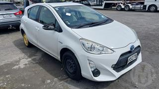 2015 Toyota Aqua Hybrid Hatch Photo