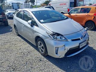2015 Toyota Prius Hybrid Hatch Photo
