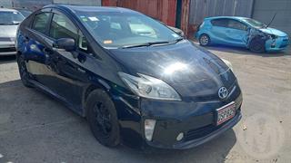 2015 Toyota Prius Hatch Photo
