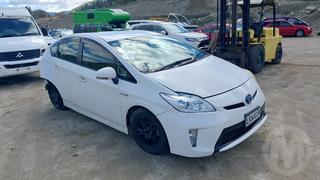 2013 Toyota Prius Hatch Photo