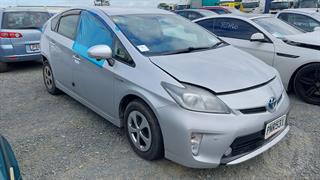 2015 Toyota Prius Hatch Photo