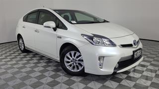 2014 Toyota Prius 5D Hatch Photo