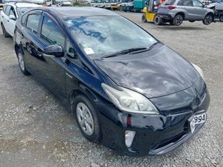 2014 Toyota Prius Hatch Photo