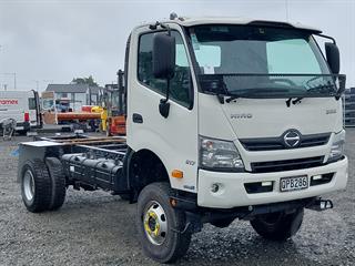 2024 Hino 300 Cab Chassis GVM 7,500kg Photo