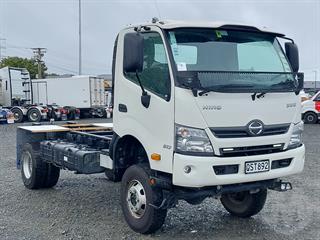 2024 Hino 300 Cab Chassis GVM 7,500kg Photo