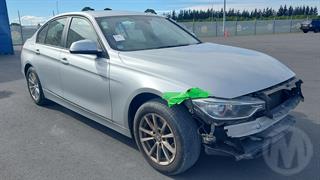 2013 BMW 320i Sedan Photo