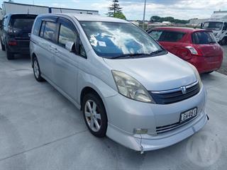 2005 Toyota Isis Station Wagon Photo