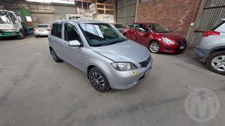 2005 Mazda Demio Station Wagon Photo