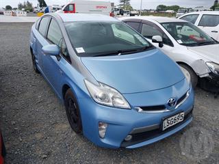 2013 Toyota Prius Hybrid Hatch Photo