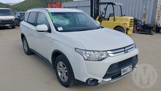 2014 Mitsubishi Outlander LS 2.4P/4WD/CVT/SW/ Station Wagon Photo