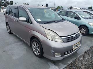 2006 Toyota Isis Platana Station Wagon Photo