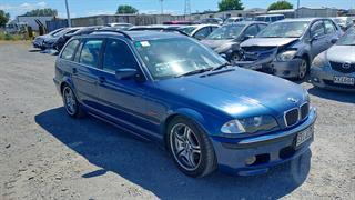 2000 BMW 325i Touring Photo