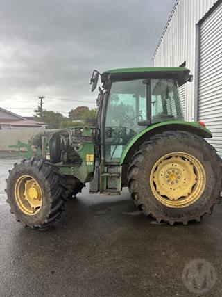 2007 John Deere 5820 Tractor & FEL Photo