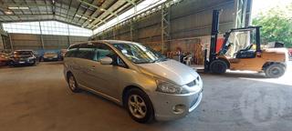 2004 Mitsubishi Grandis Station Wagon Photo