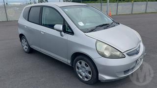 2005 Honda fit Hatch Photo