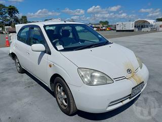 2001 Toyota Prius Hybrid Sedan Photo