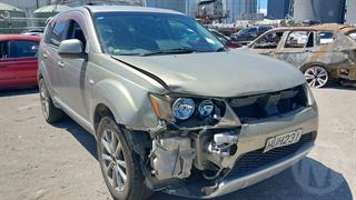 2006 Mitsubishi Outlander Station Wagon Photo