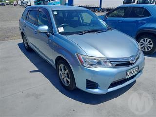2014 Toyota Corolla Fielder Hybrid Hatch Photo