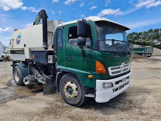2018 Hino 500 Sweeper GCM 24,000kg Photo
