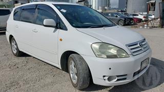 2002 Toyota Ipsum Station Wagon Photo