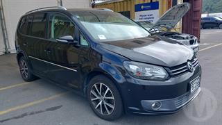 2013 Volkswagen Touran TSI Highline Station Wagon Photo