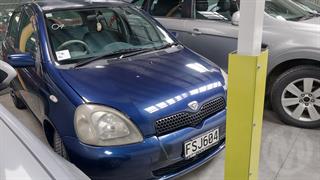2000 Toyota Vitz Hatch Photo