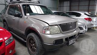 2004 Ford Explorer Station Wagon Photo