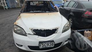 2004 Mazda Axela Hatch Photo