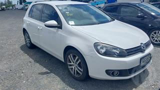 2011 Volkswagen Golf Station Wagon Photo